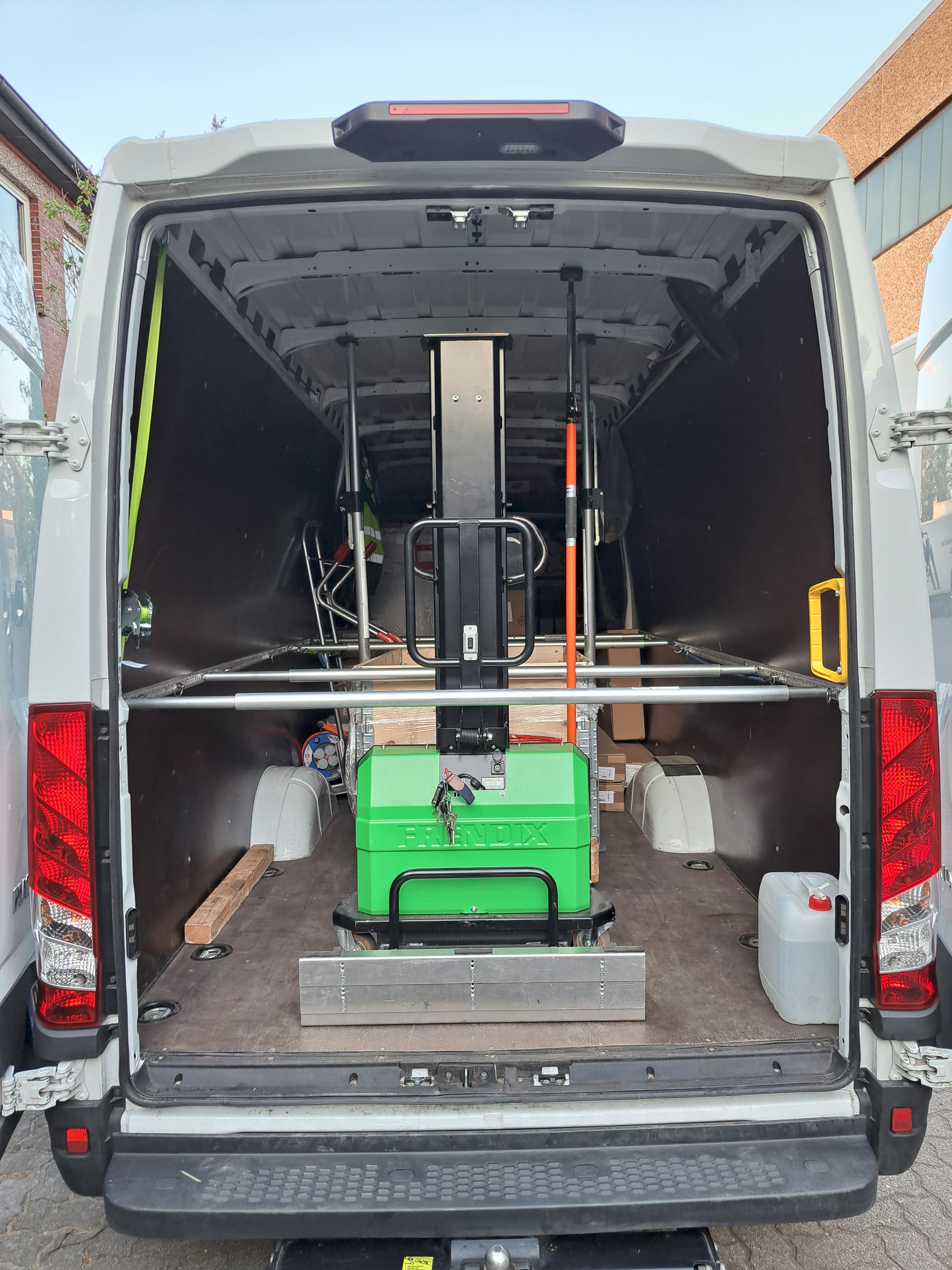 Werkzeug und Transportmaterial